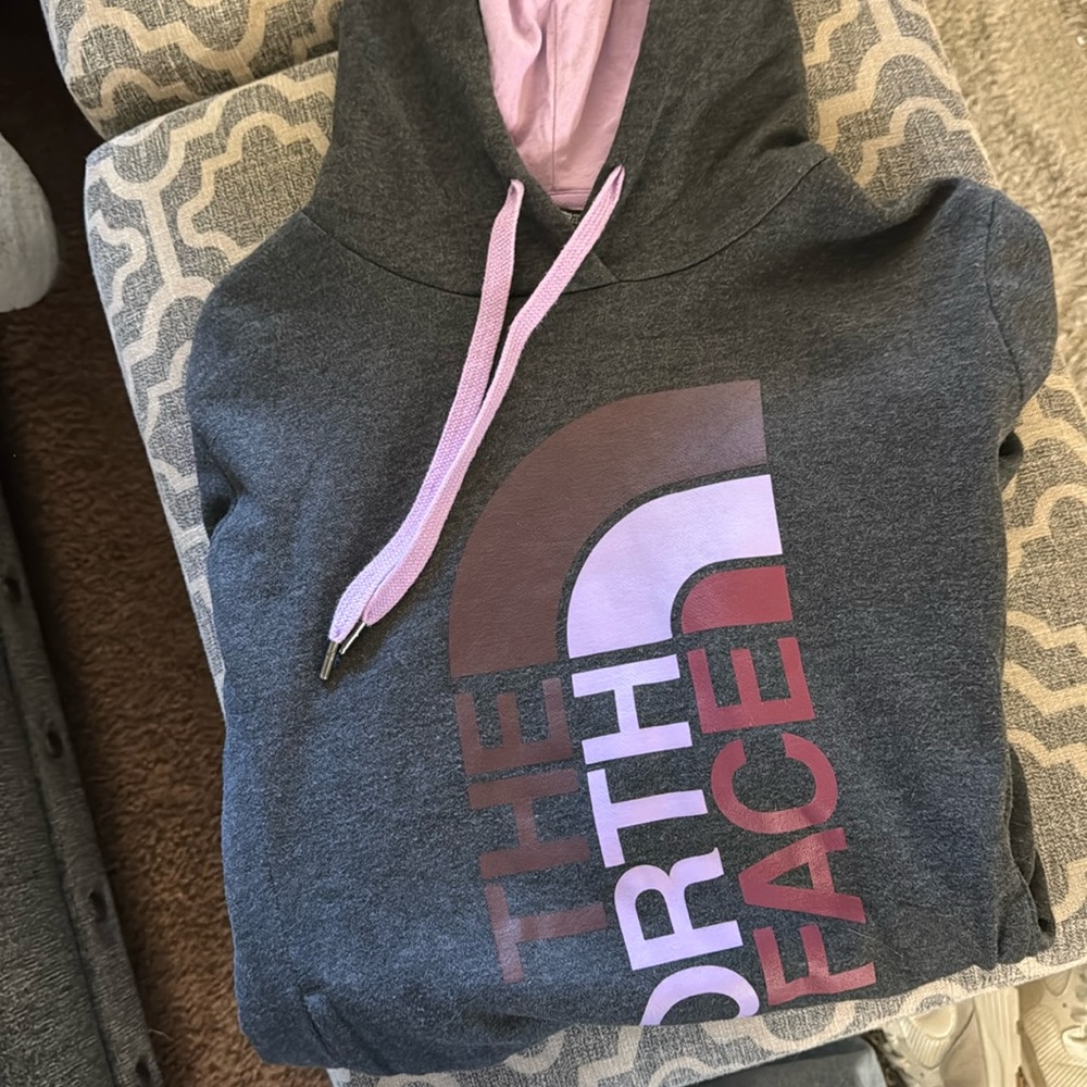 The north face hoodie women’s medium